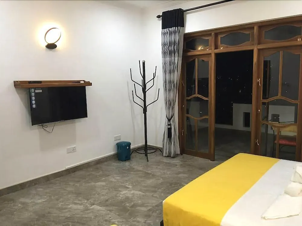 Kandyan Bluestar Villa מלון קנדי