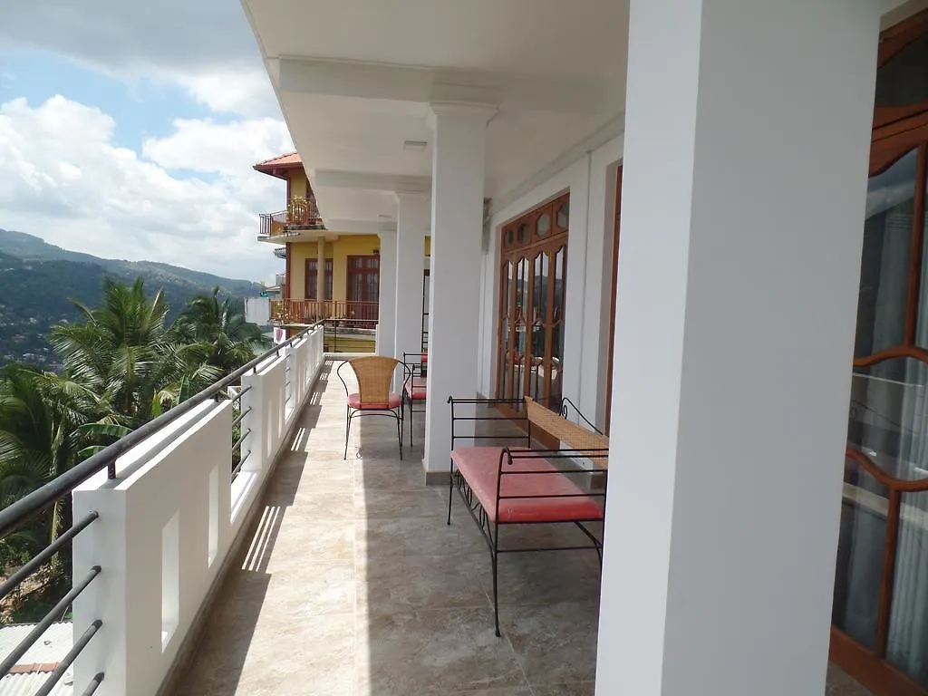 Kandyan Bluestar Villa 2*, קנדי סרי לנקה