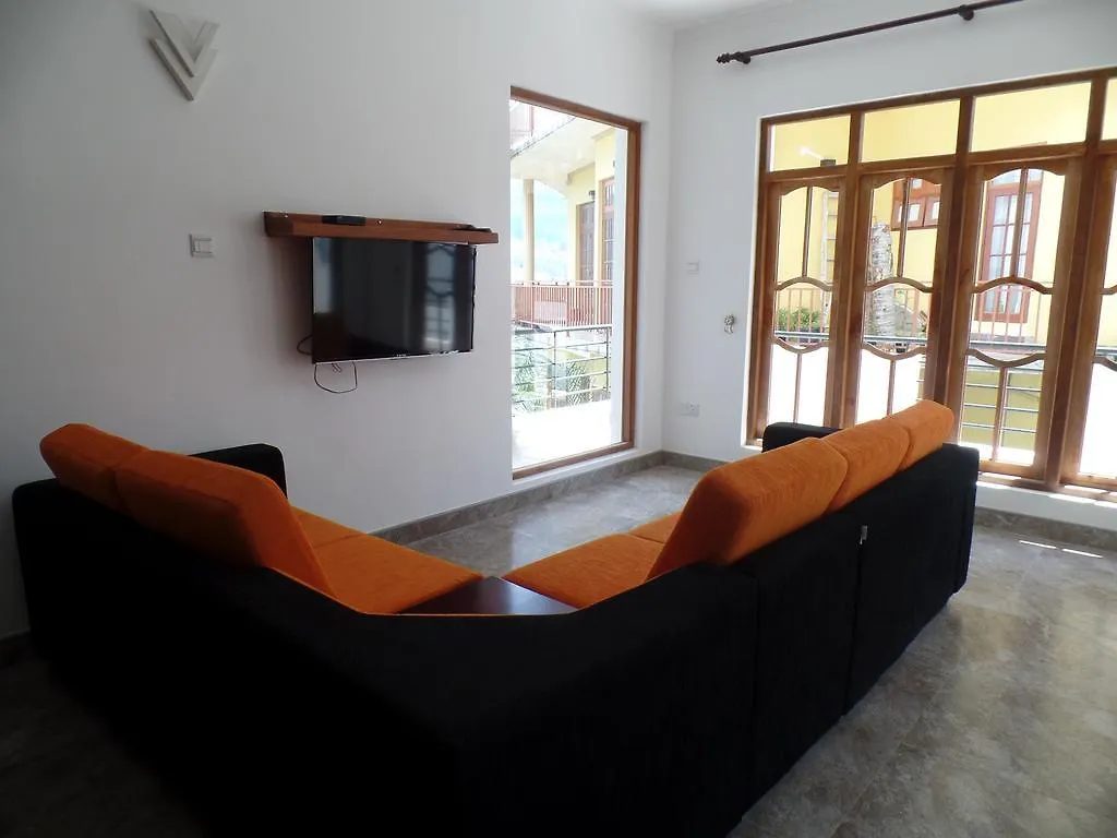 Kandyan Bluestar Villa 2*, קנדי