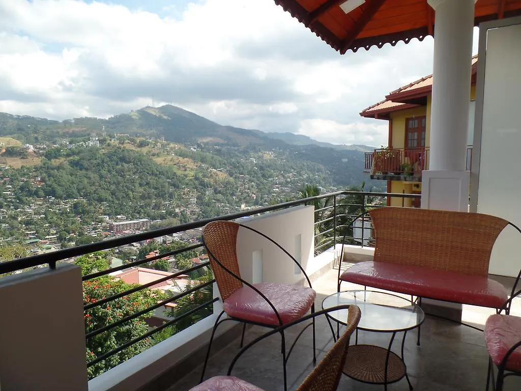 Kandyan Bluestar Villa 2*, קנדי
