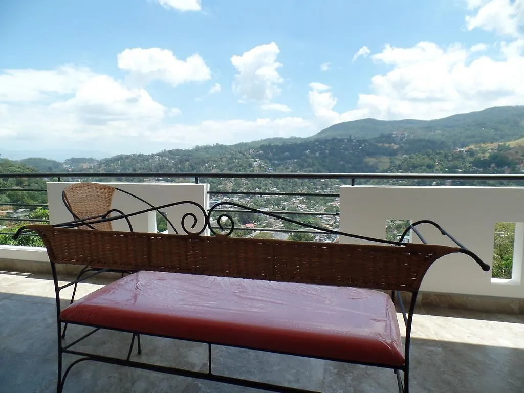 Kandyan Bluestar Villa קנדי