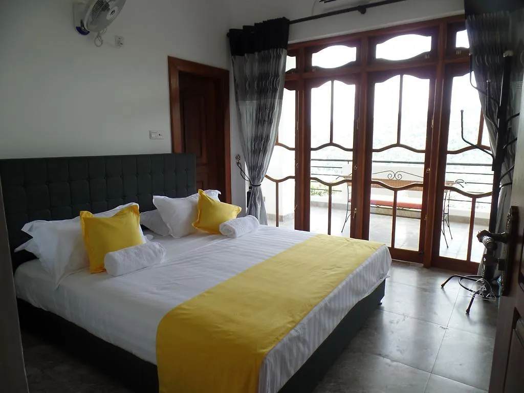 Kandyan Bluestar Villa 2*, קנדי
