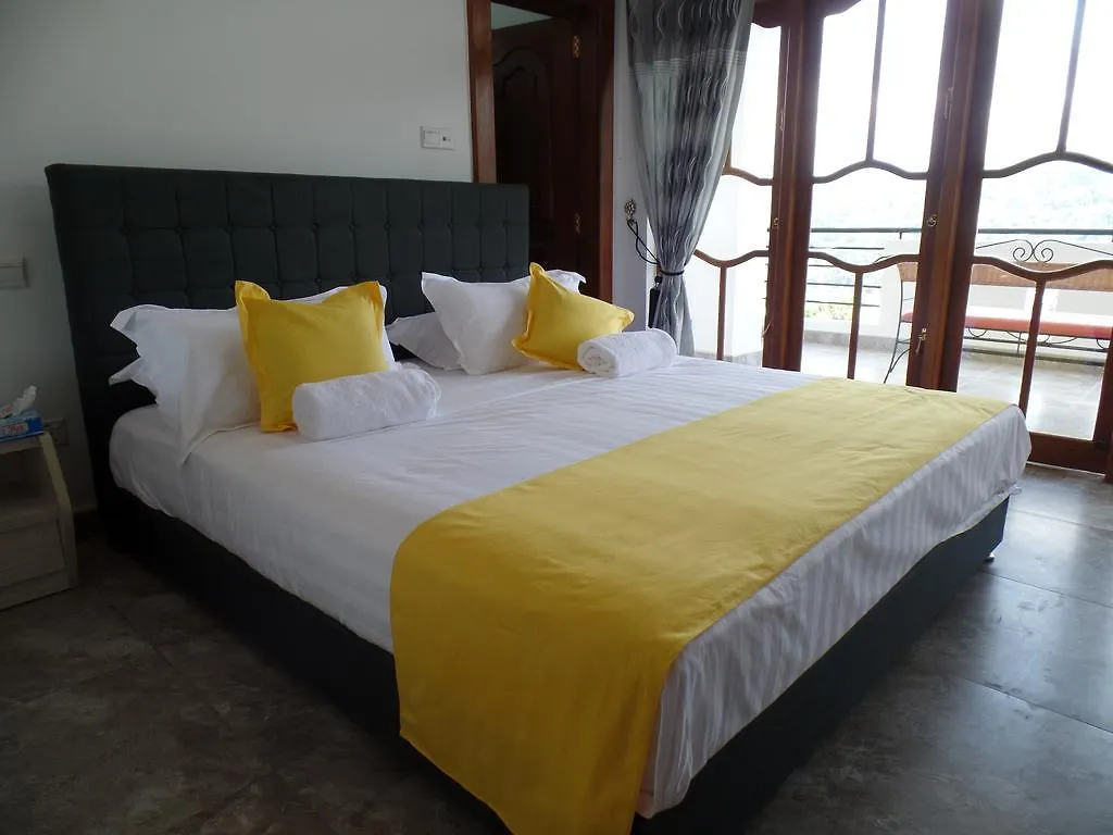 Kandyan Bluestar Villa מלון