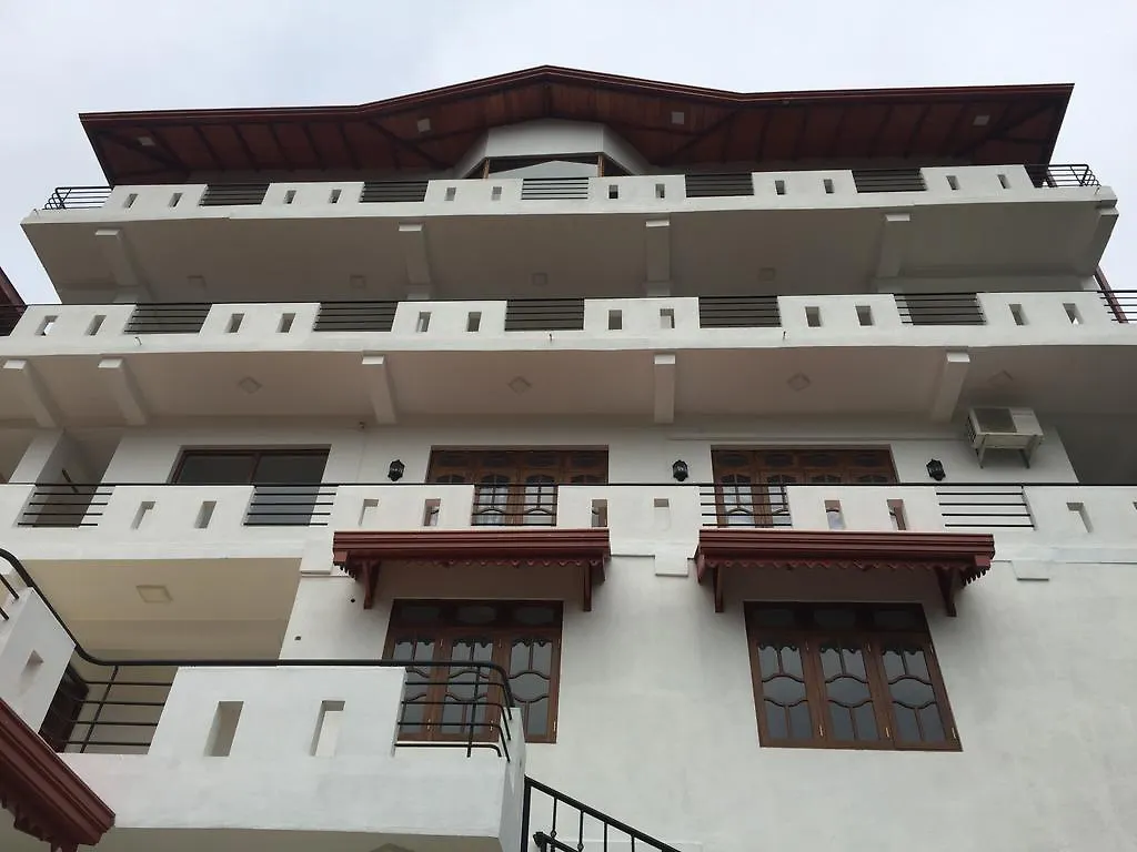 Kandyan Bluestar Villa מלון קנדי