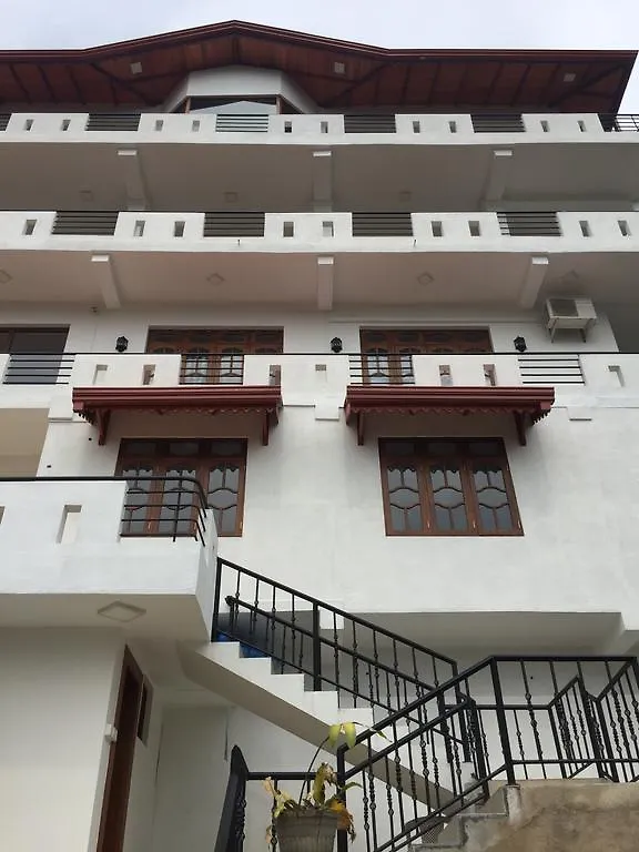 Kandyan Bluestar Villa 2*, קנדי סרי לנקה