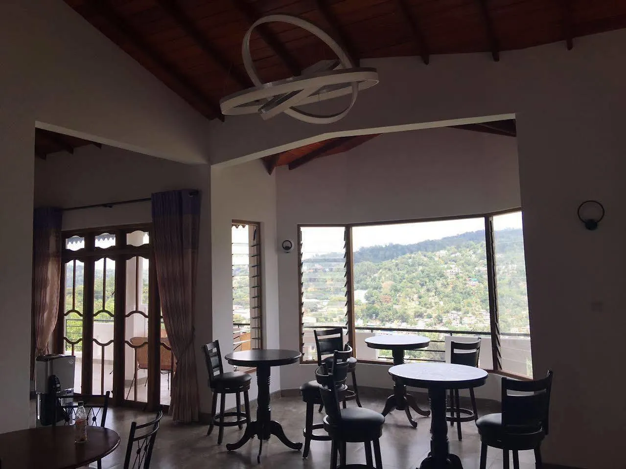 Kandyan Bluestar Villa קנדי