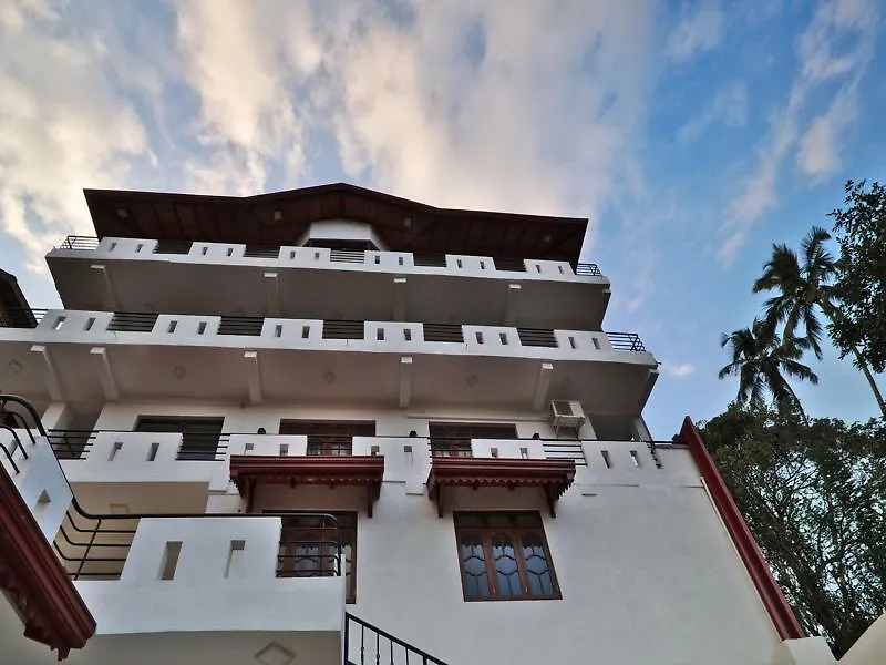 Kandyan Bluestar Villa 2*, קנדי