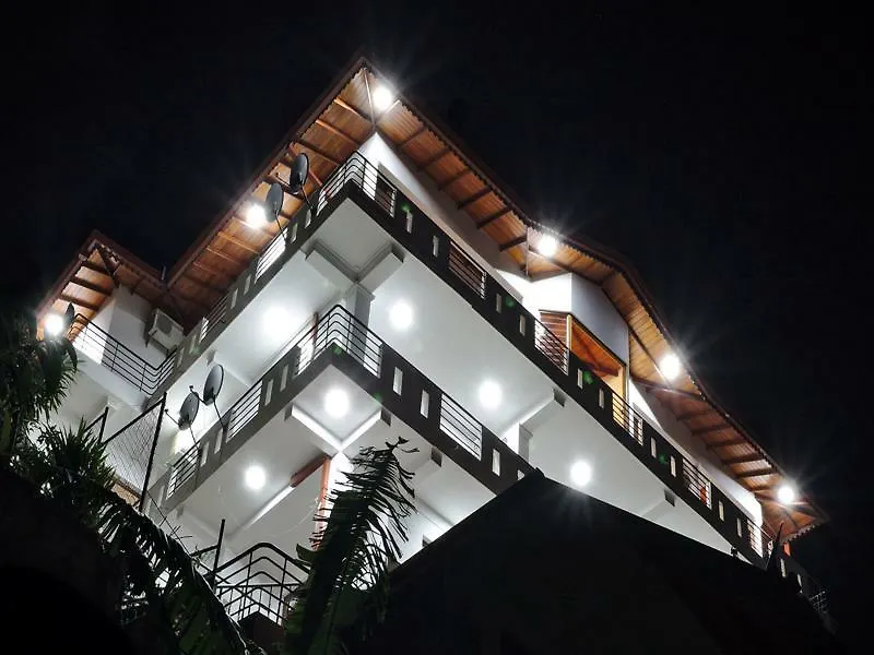 Kandyan Bluestar Villa מלון
